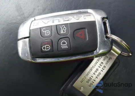 2015 Jaguar Xj Xjl Portfolio z USA, uszkodzony, nr VIN SAJWJ2GD2F8V82366